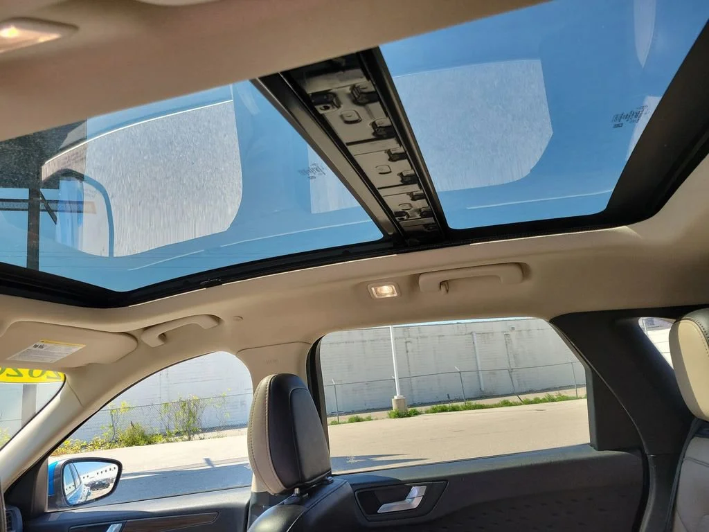Used 2020  Ford Titanium Hybrid image 17