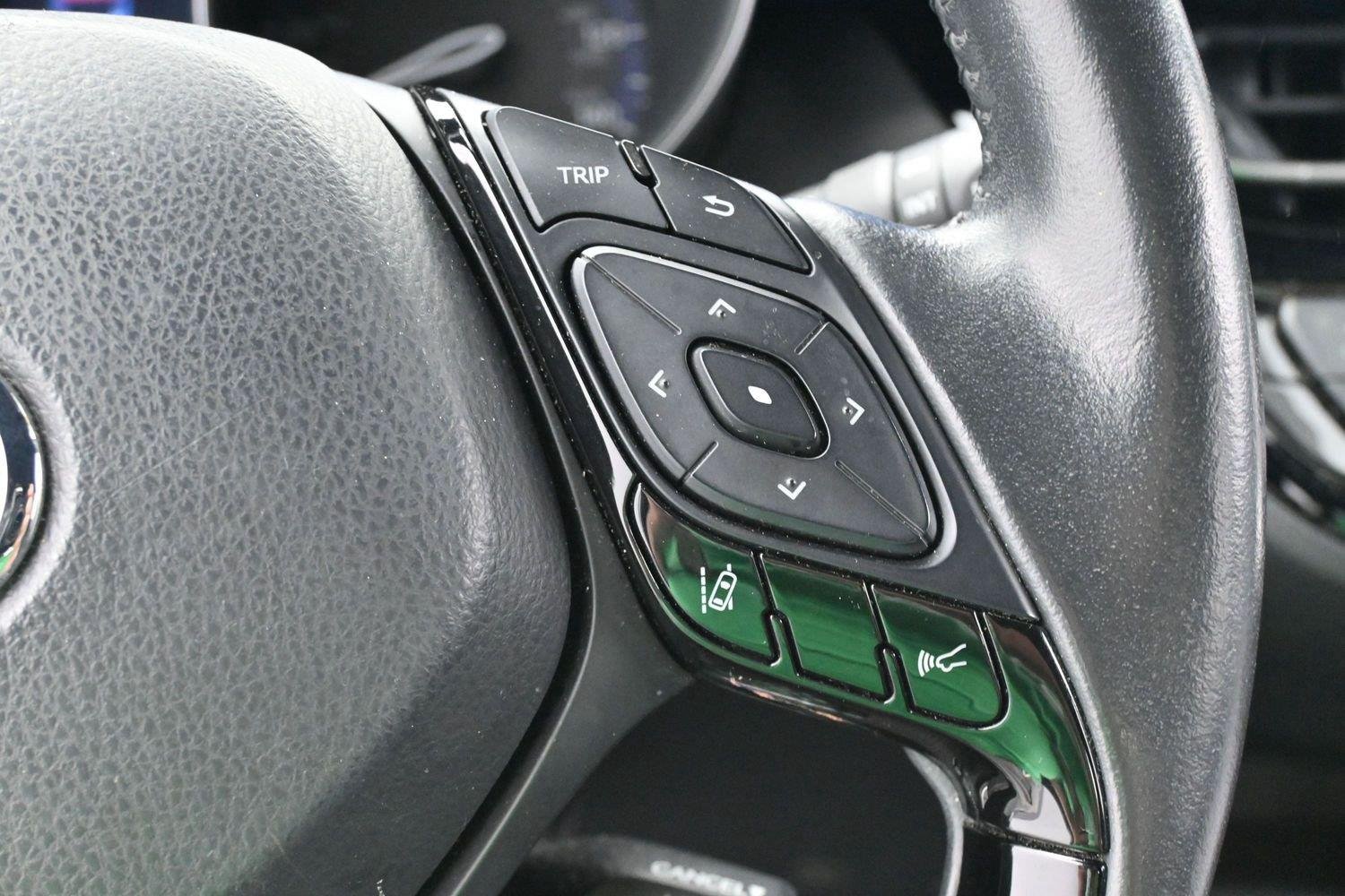 Used 2022 Wind Chill Pearl Toyota XLE image 17