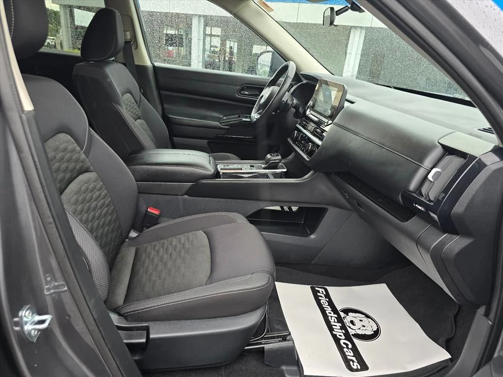 Used 2024 Gray Nissan SV image 15