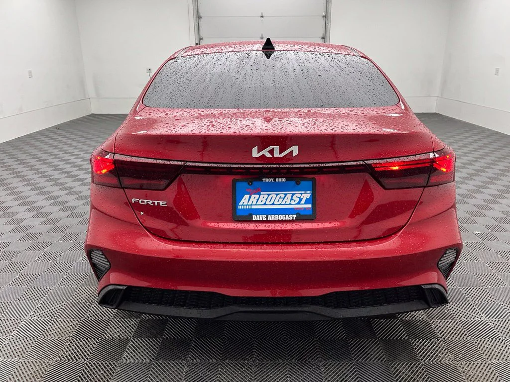 Used 2023 Red Kia LXS image 9