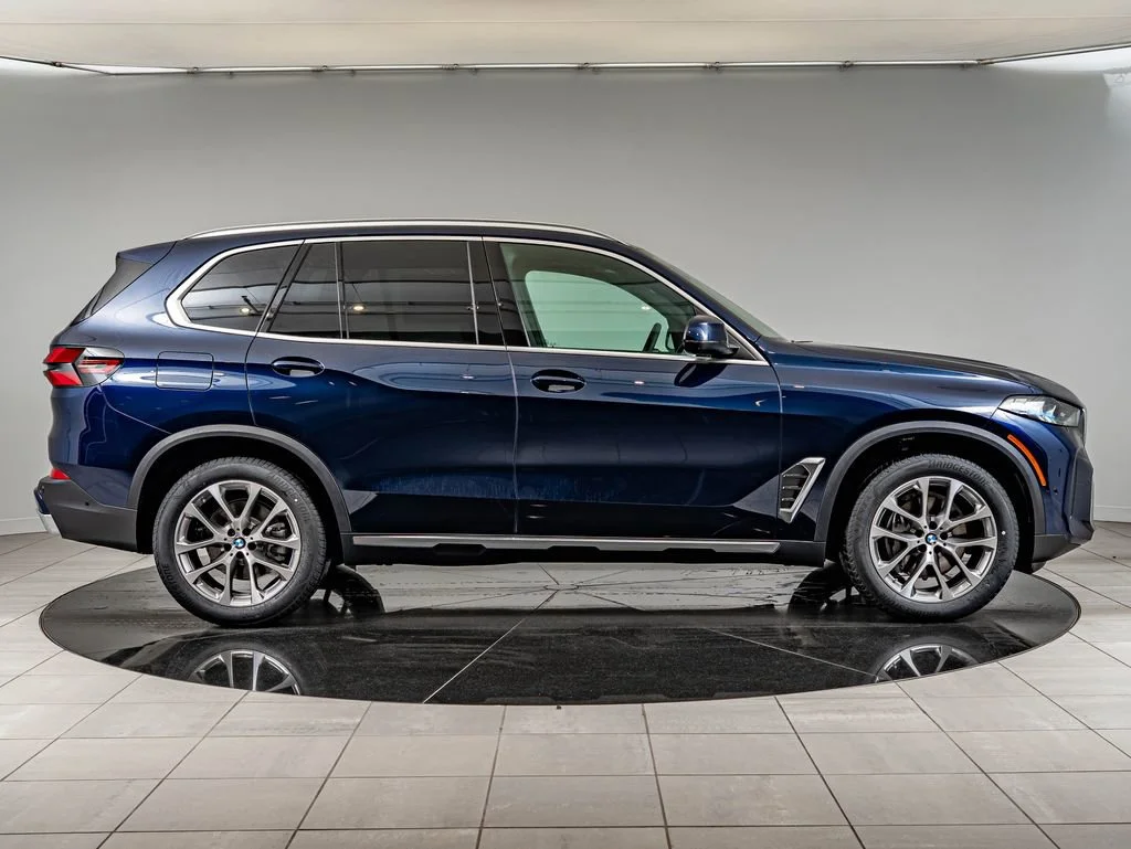 New 2026 Tanzanite Blue II Metallic BMW xDrive40i image 4