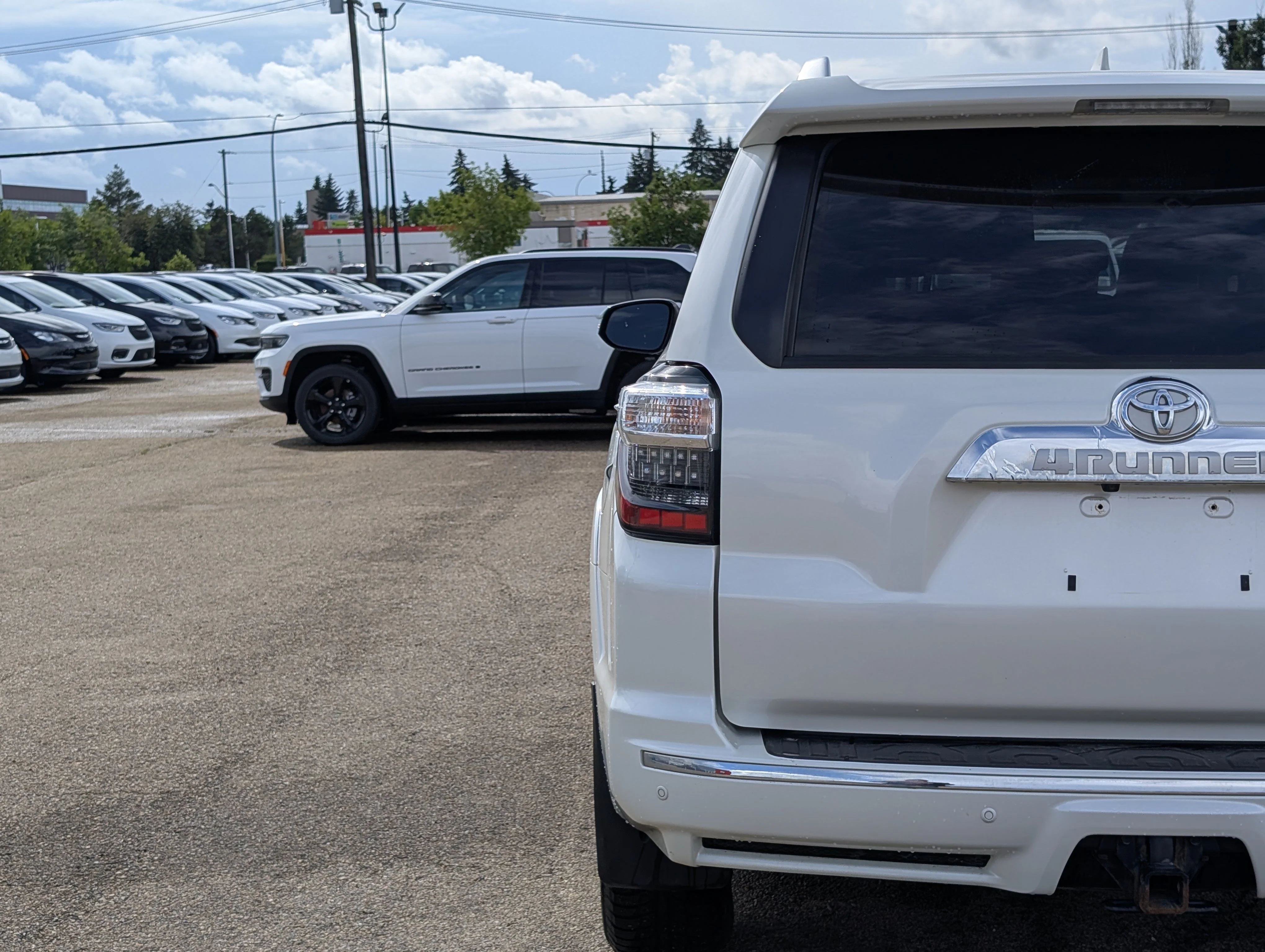 Used 2023 Blizzard Pearl Toyota LIMITED image 13