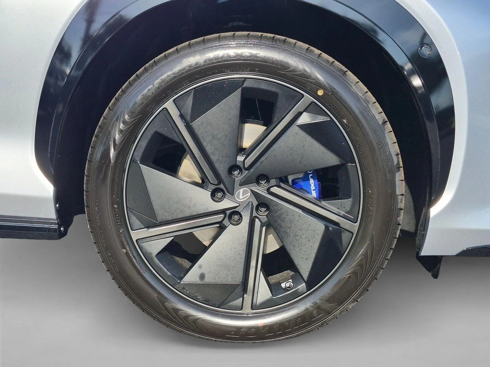 New 2026 Iridium and Black Onyx Lexus  550e F SPORT AWD image 9