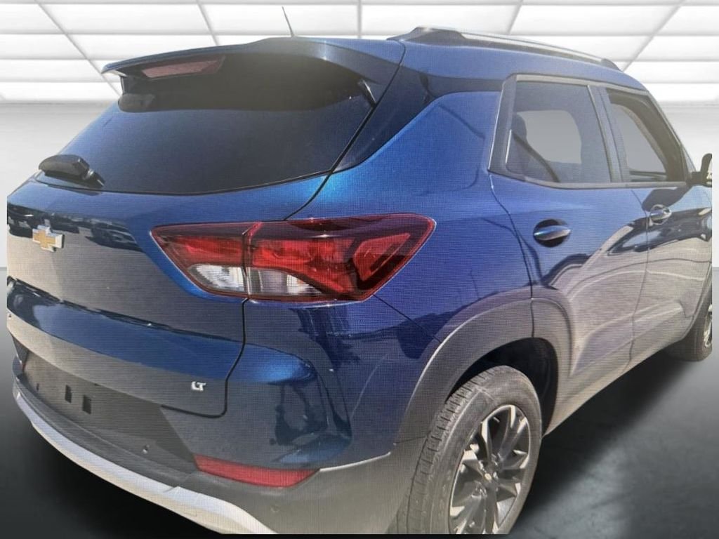 Used 2025 Lakeshore Blue Metallic Chevrolet LT image 2