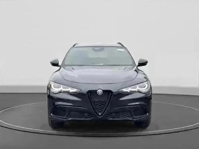 New 2025 Vulcano Black Metallic Exterior Paint Alfa Romeo  image 2