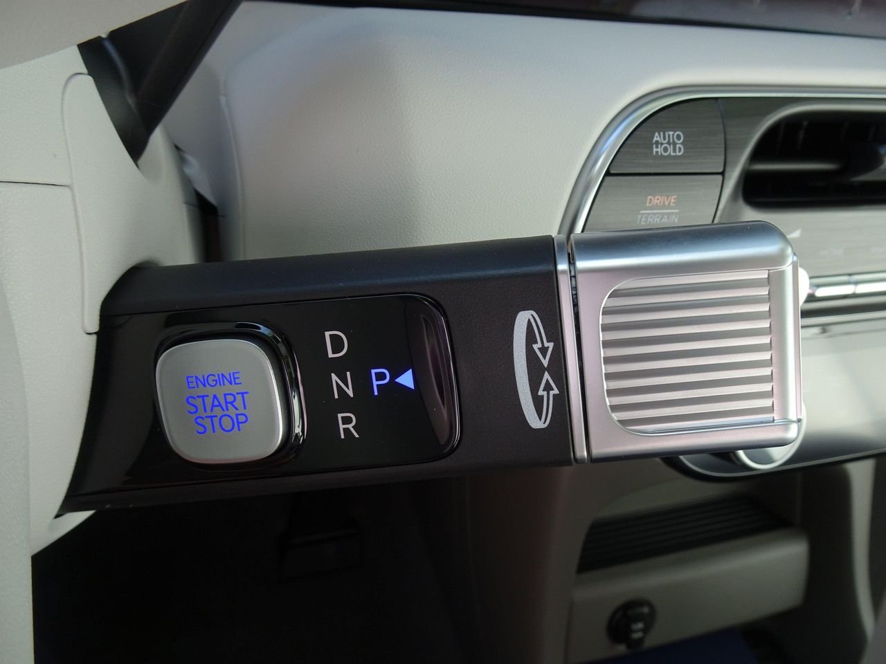 New 2027 Silver Hyundai SEL 7P image 19