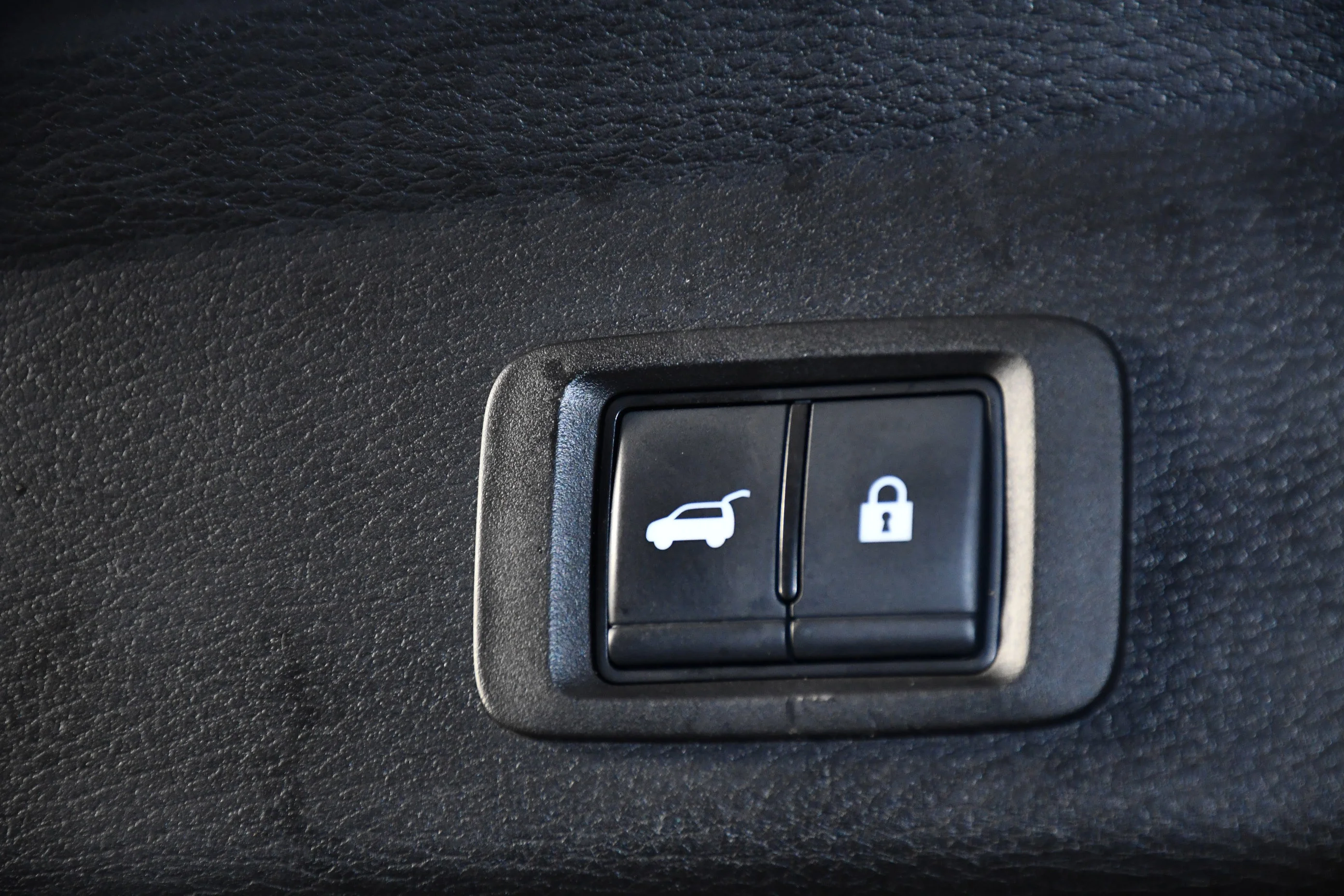 Certified Used 2023 White Diamond Mitsubishi SE image 51