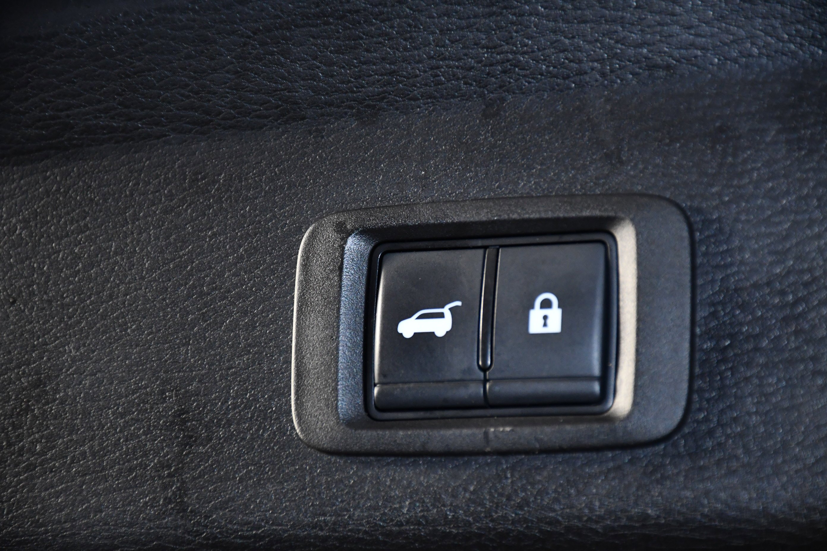 Certified Used 2023 White Diamond Mitsubishi SE image 51