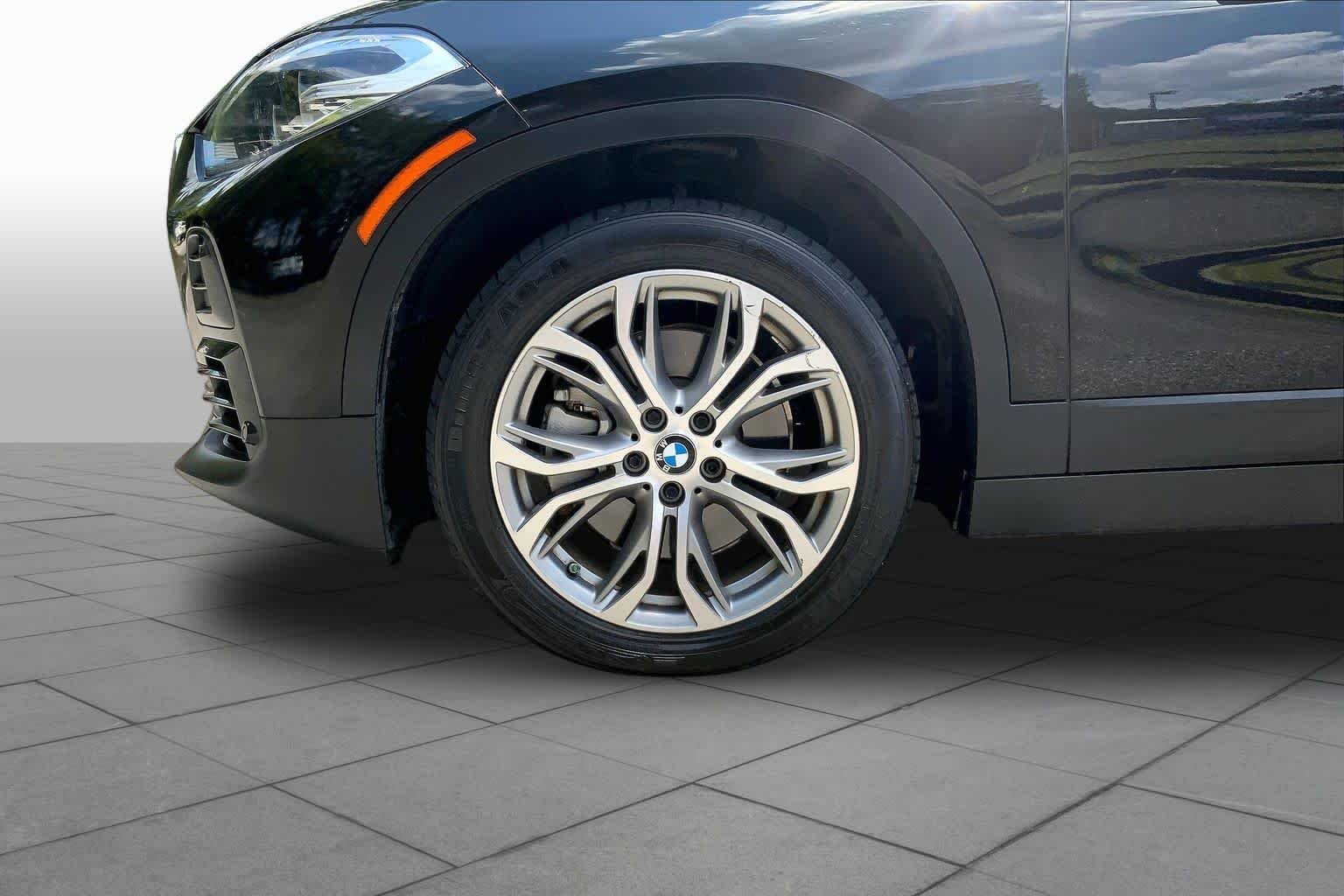 Used 2022 Jet Black BMW sDrive28i image 11