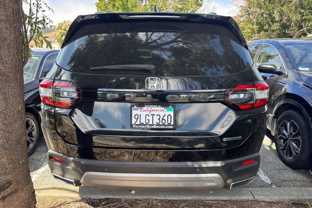Used 2024 Crystal Black Pearl Honda Touring image 6