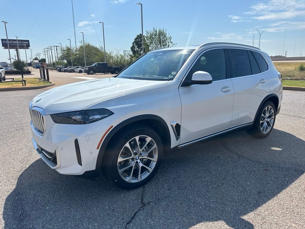 Used 2024 White BMW xDrive40i image 1