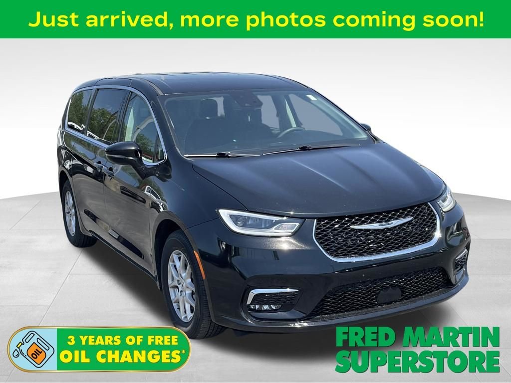 2024 Chrysler Pacifica Touring L's photo