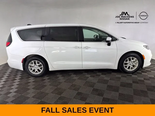 Used 2023 White Chrysler Touring L image 6