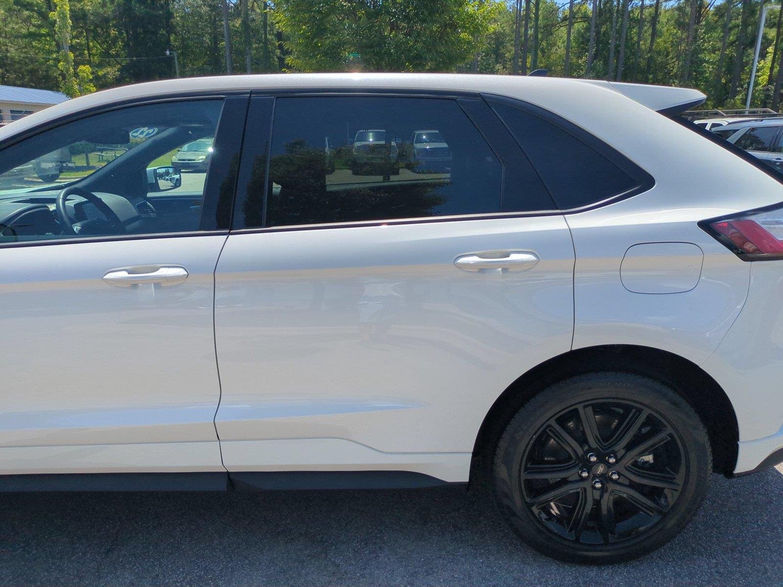 Used 2022 Star White Metallic Tri-Coat Ford ST-Line image 32