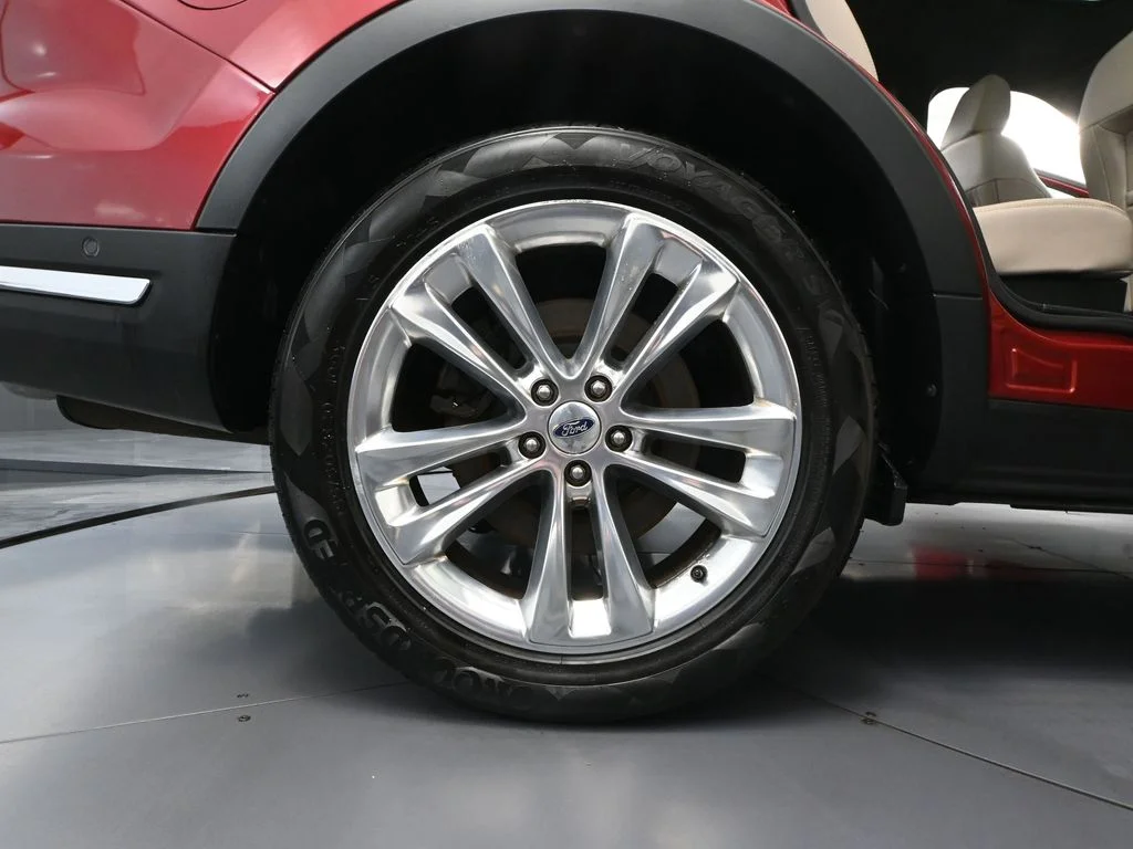 Used 2018 Red Ford Limited image 15