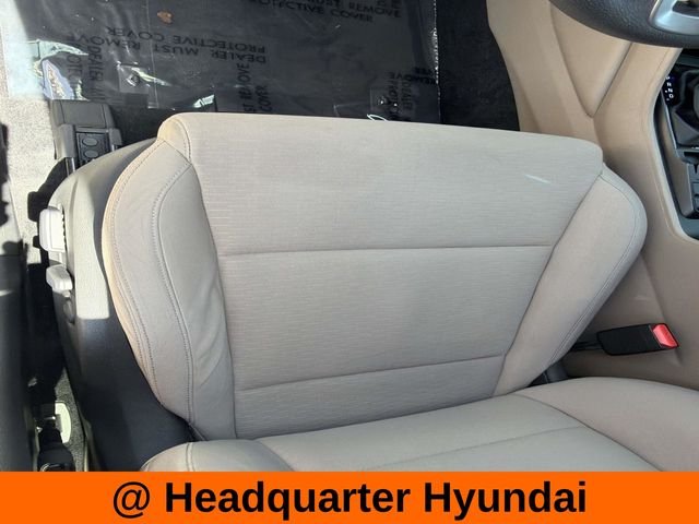Used 2019 White Hyundai Value image 9