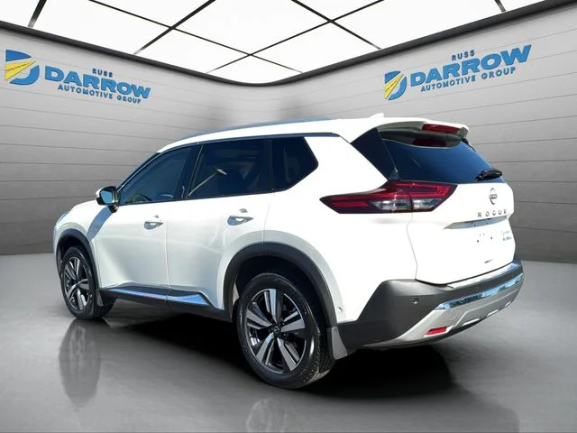 Used 2023 White Nissan Platinum image 3