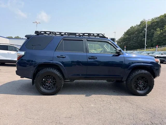 Used 2021 Blue Toyota Venture image 14
