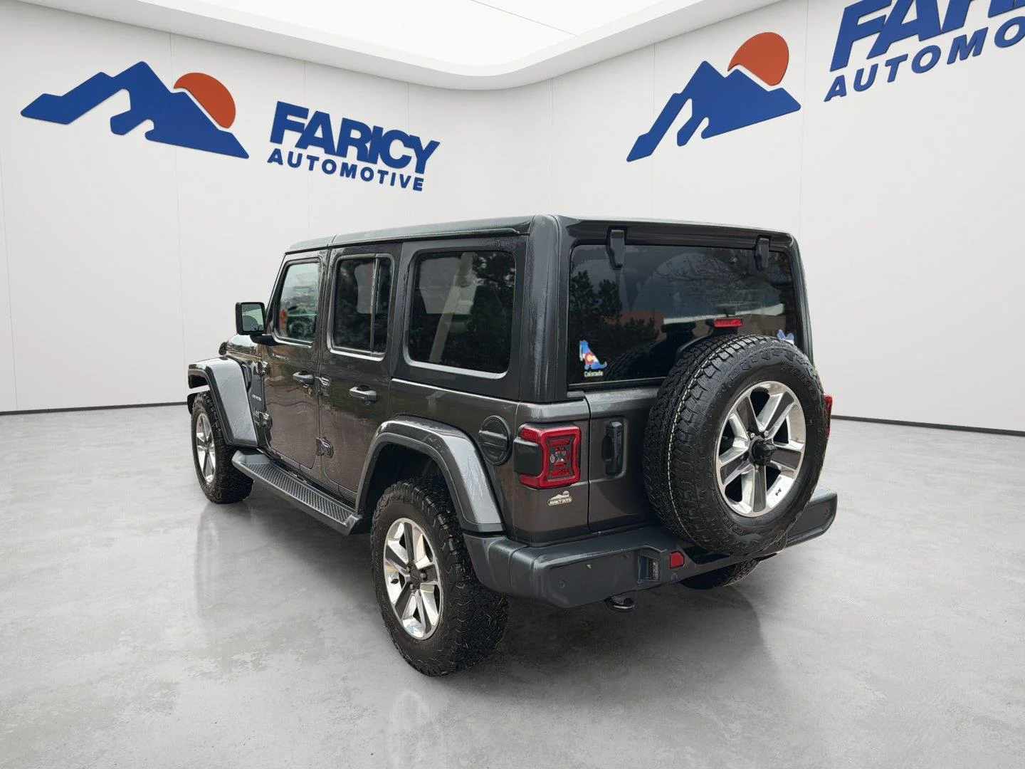 Used 2020 Granite Crystal Metallic Clearcoat Jeep Sahara image 7