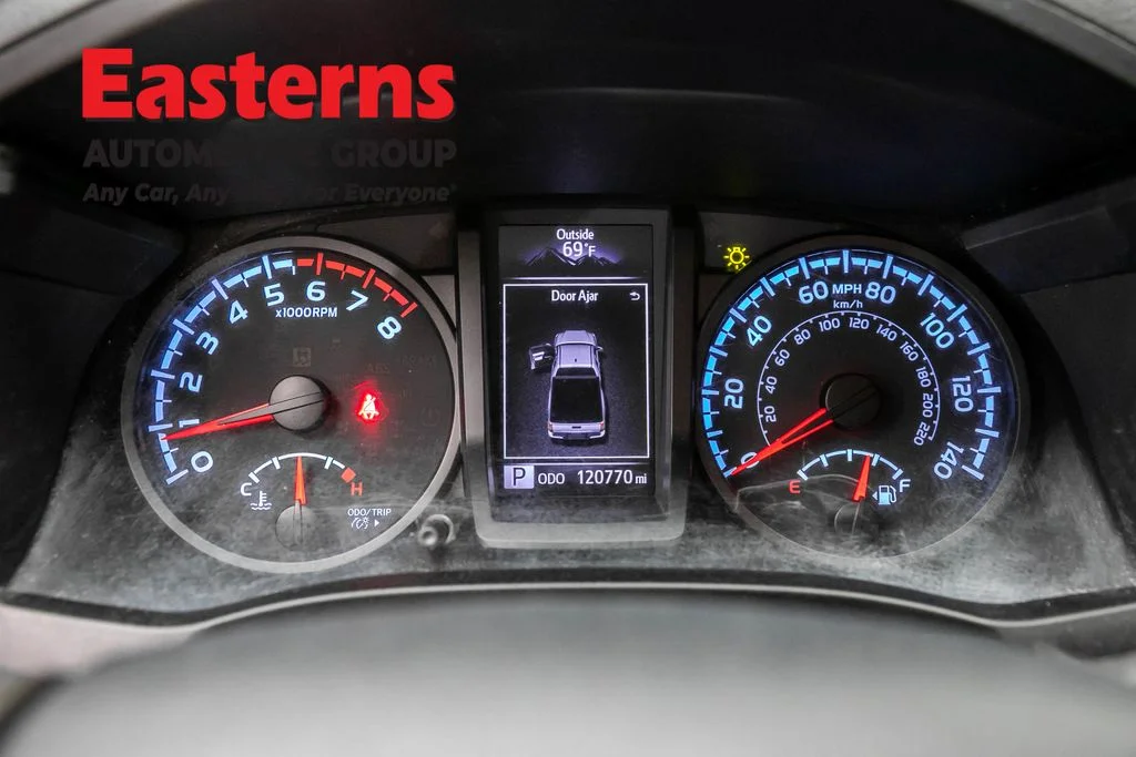 Used 2020 White Toyota SR image 17