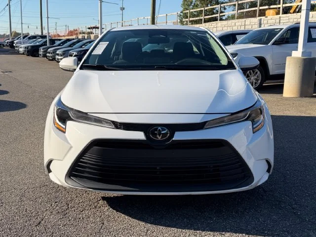 Used 2025 Ice Toyota LE image 8
