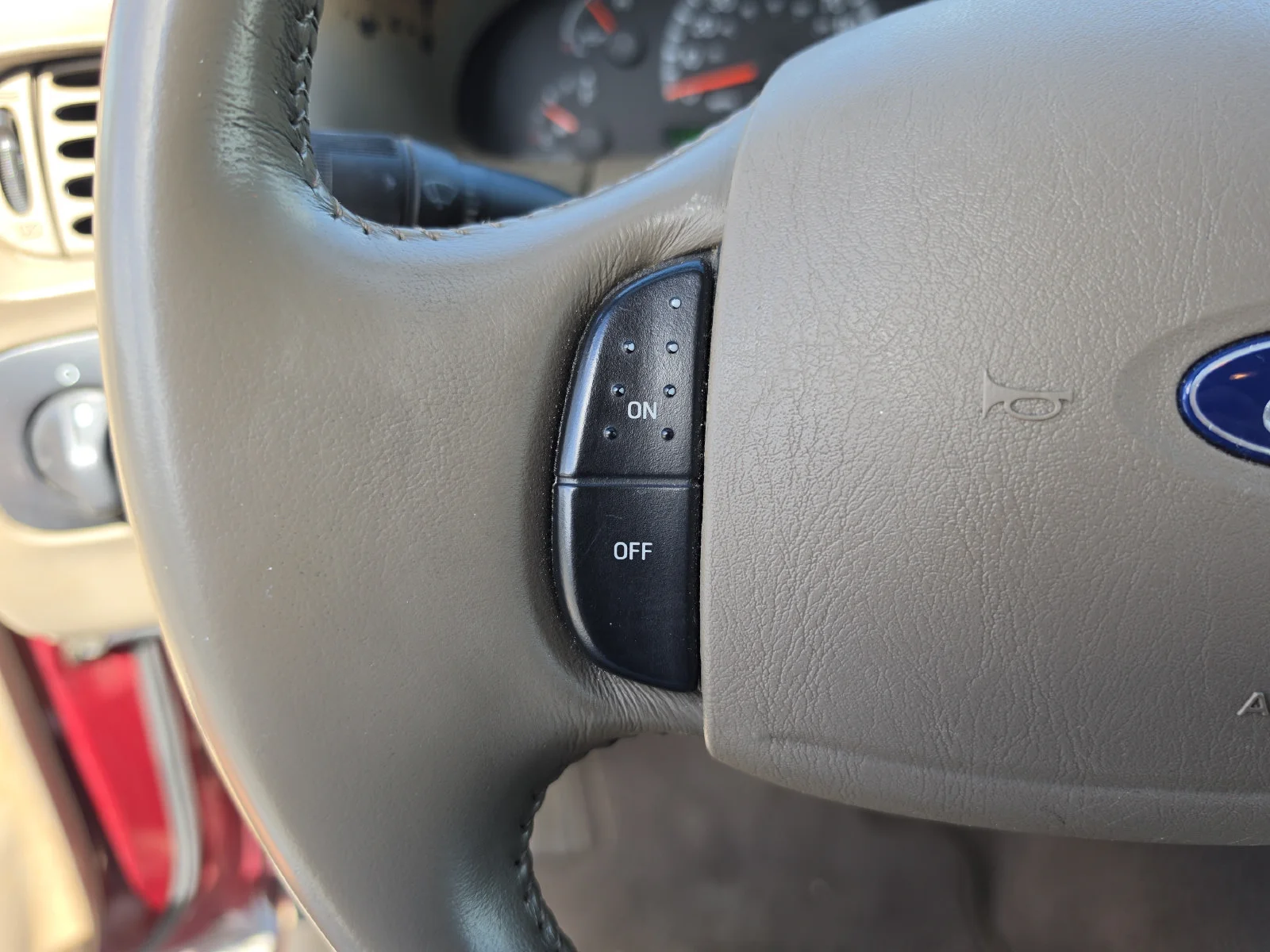 Used 2003 Red Ford  image 31