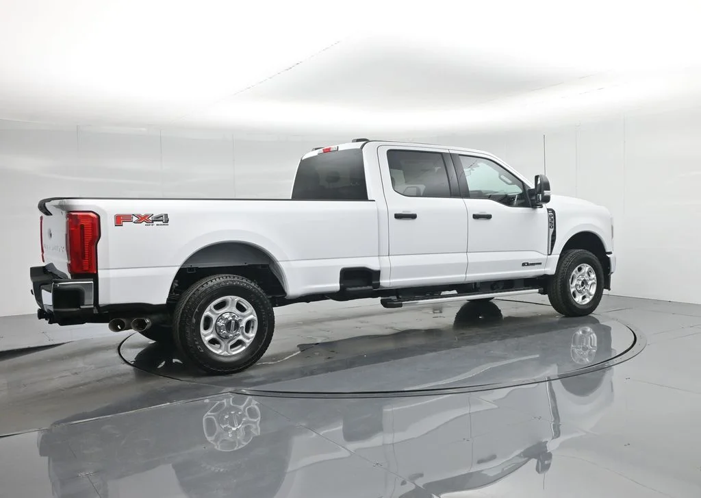 New 2026 Oxford White Ford XLT image 31