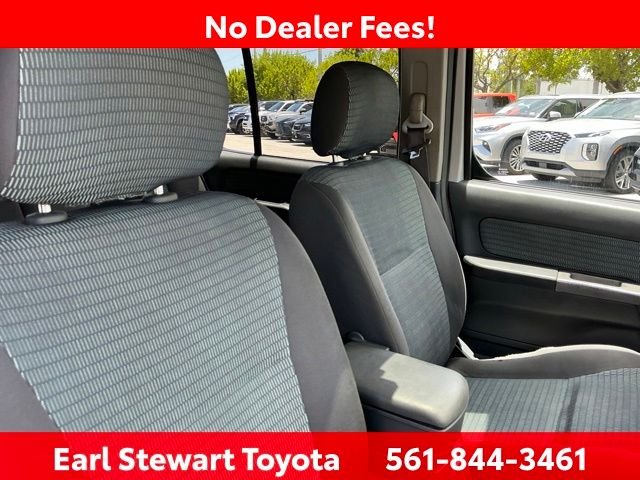 Used 2004 Silver Nissan SE image 33