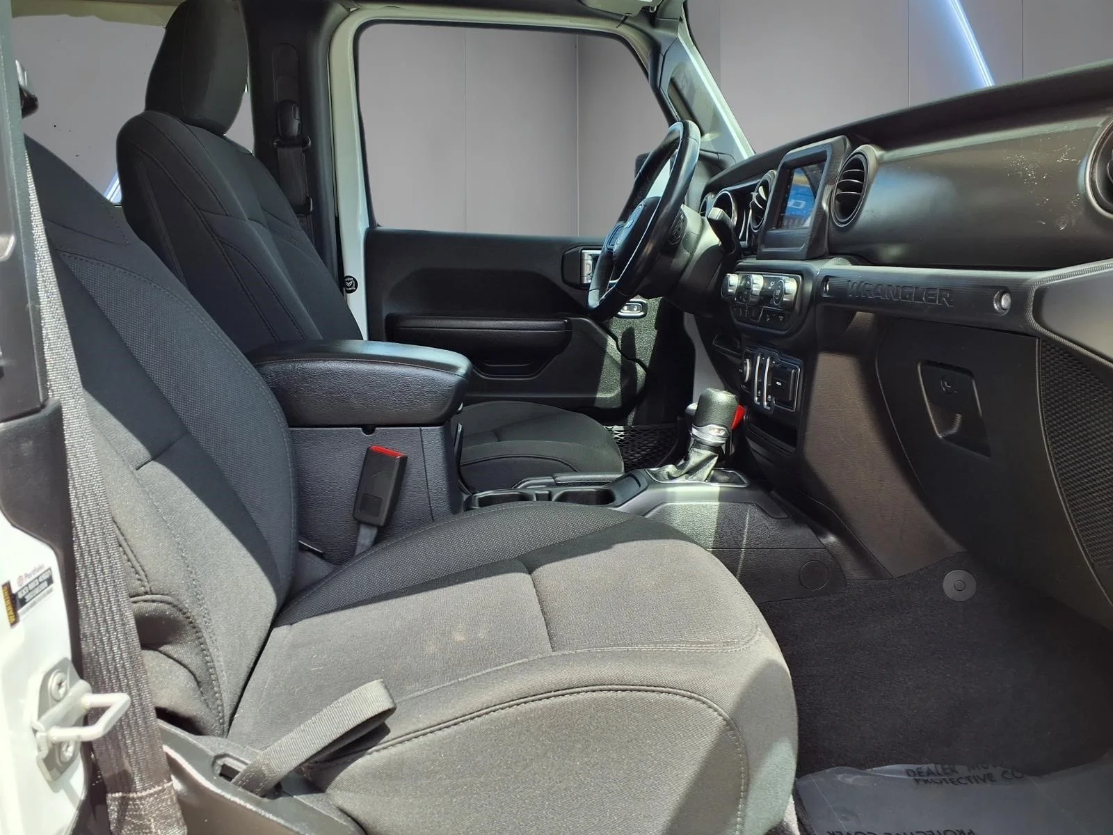 Used 2020 White Jeep Sport S image 14
