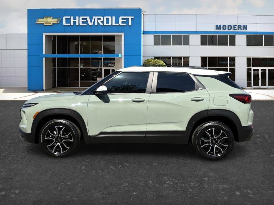 Used 2025 Cacti Green Chevrolet ACTIV image 2