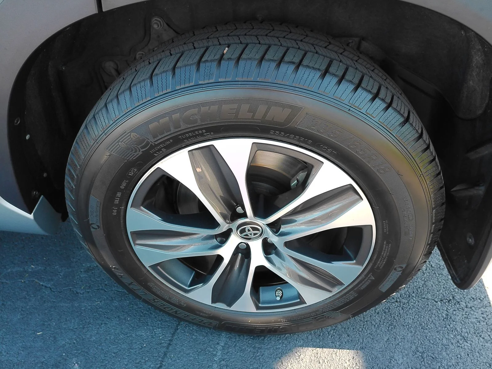 Used 2020 Silver Toyota XLE image 29
