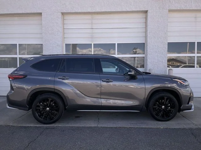 Used 2025 Gray Toyota XSE image 1