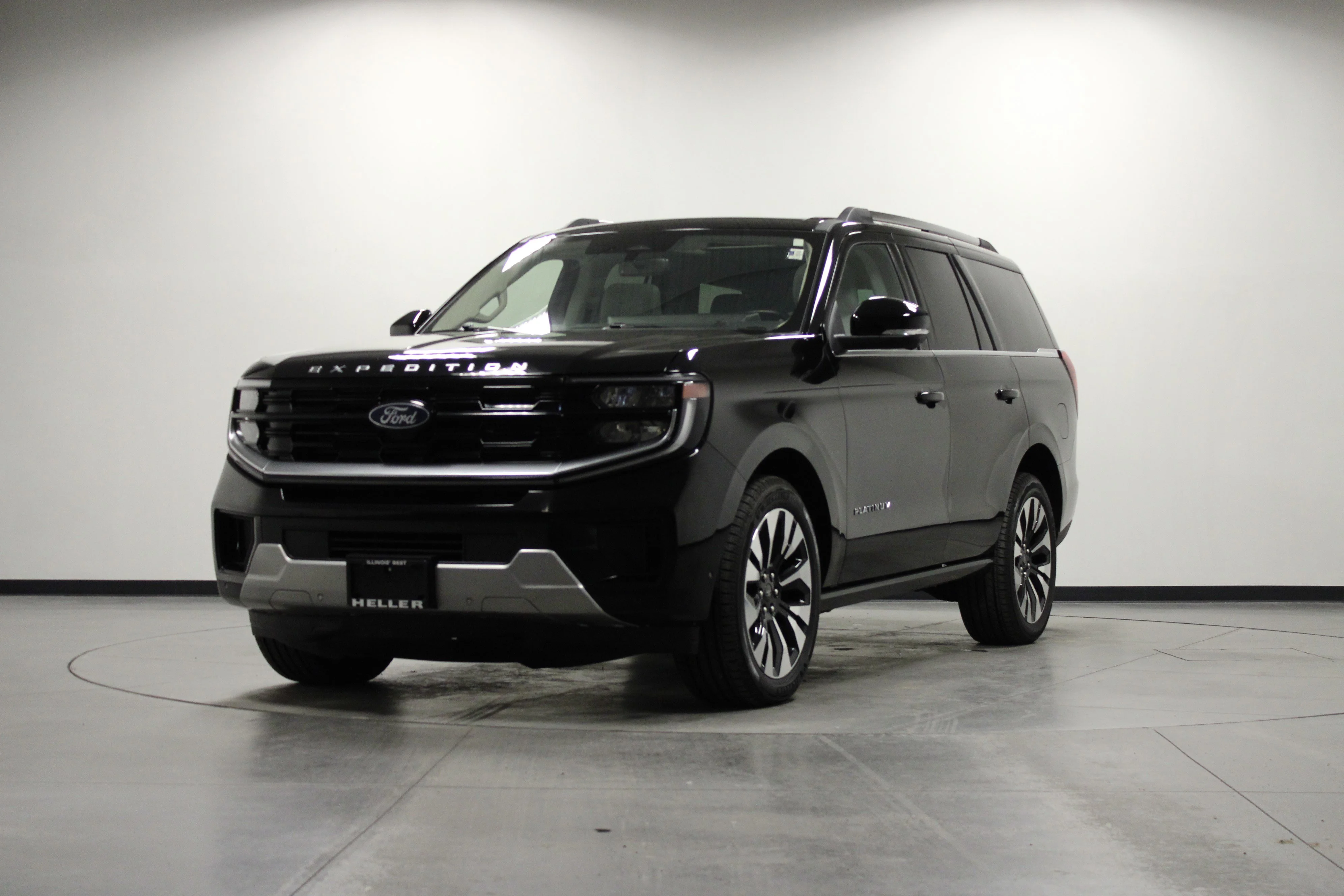 Used 2025 Black Metallic Ford Platinum image 8