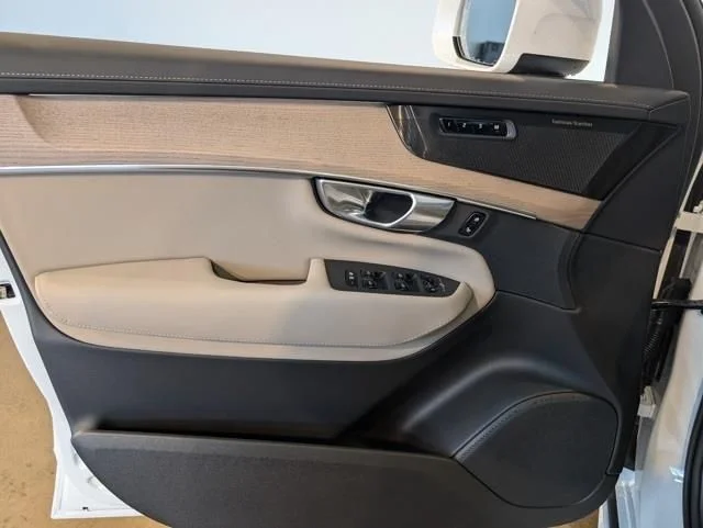2026 Volvo XC90 Ultra - Photo 8