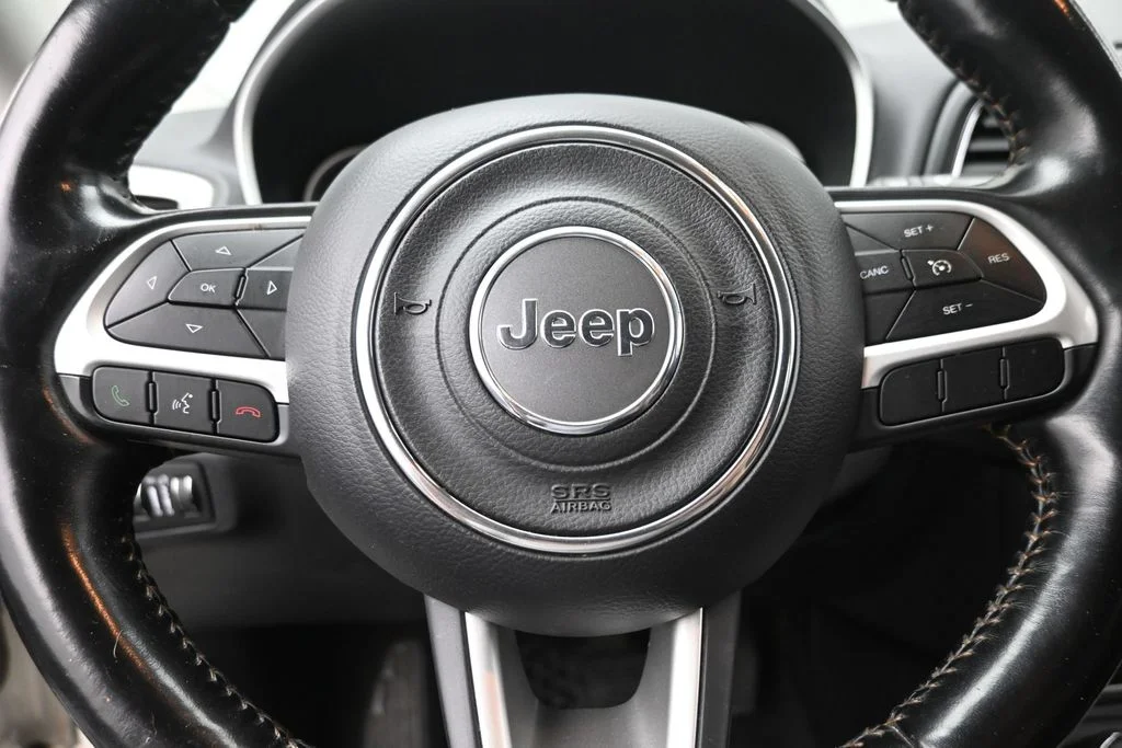 Used 2020 White Jeep Latitude image 17