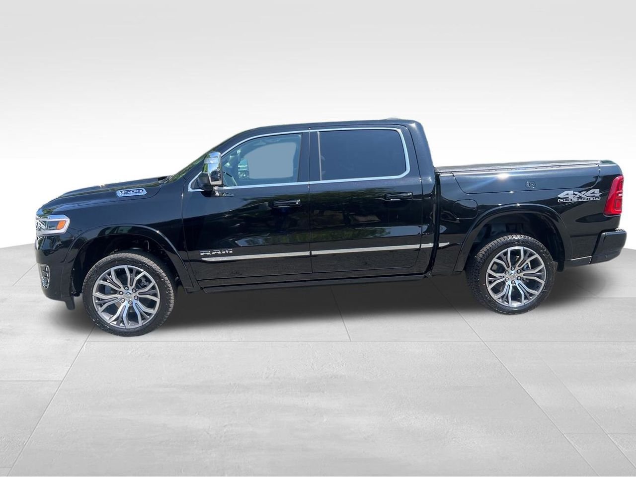 New 2026 Diamond Black Crystal Pearl-Coat Exterior Paint RAM Tungsten image 2