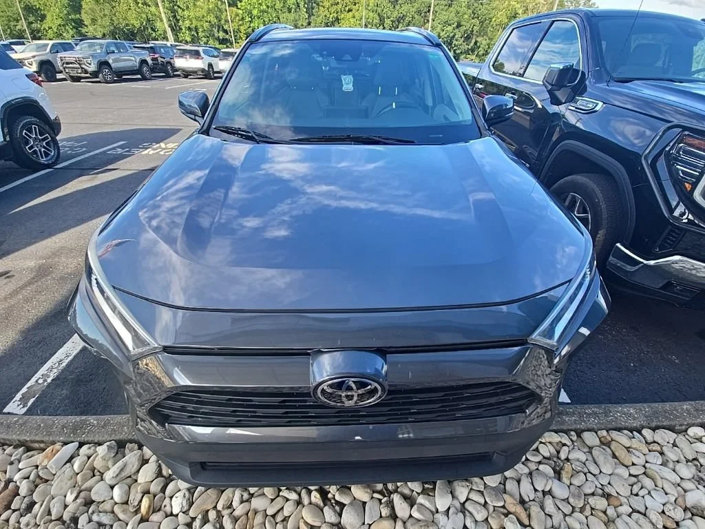 Used 2021 Magnetic Gray Met Toyota XLE Premium image 8