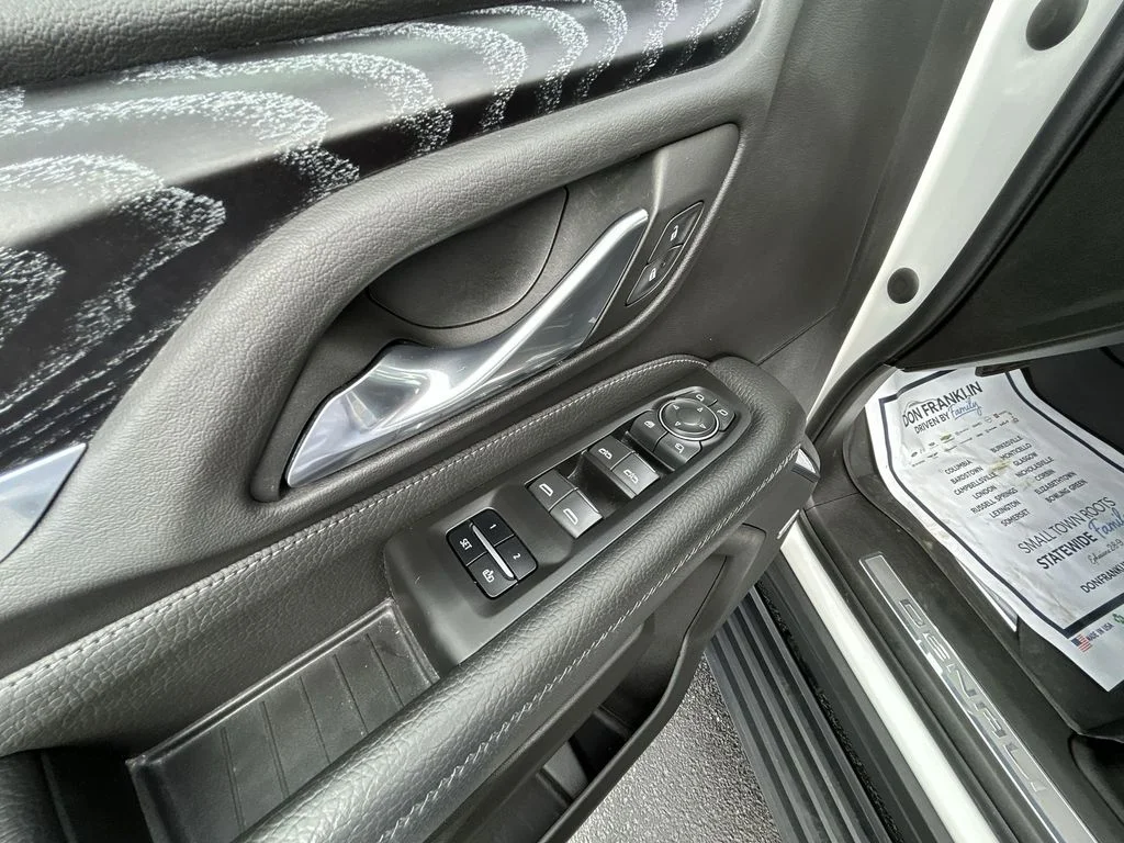 Used 2022 White GMC Denali image 19