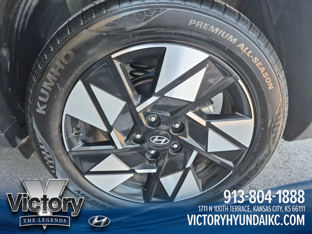 Used 2025 Gray Hyundai SEL image 25