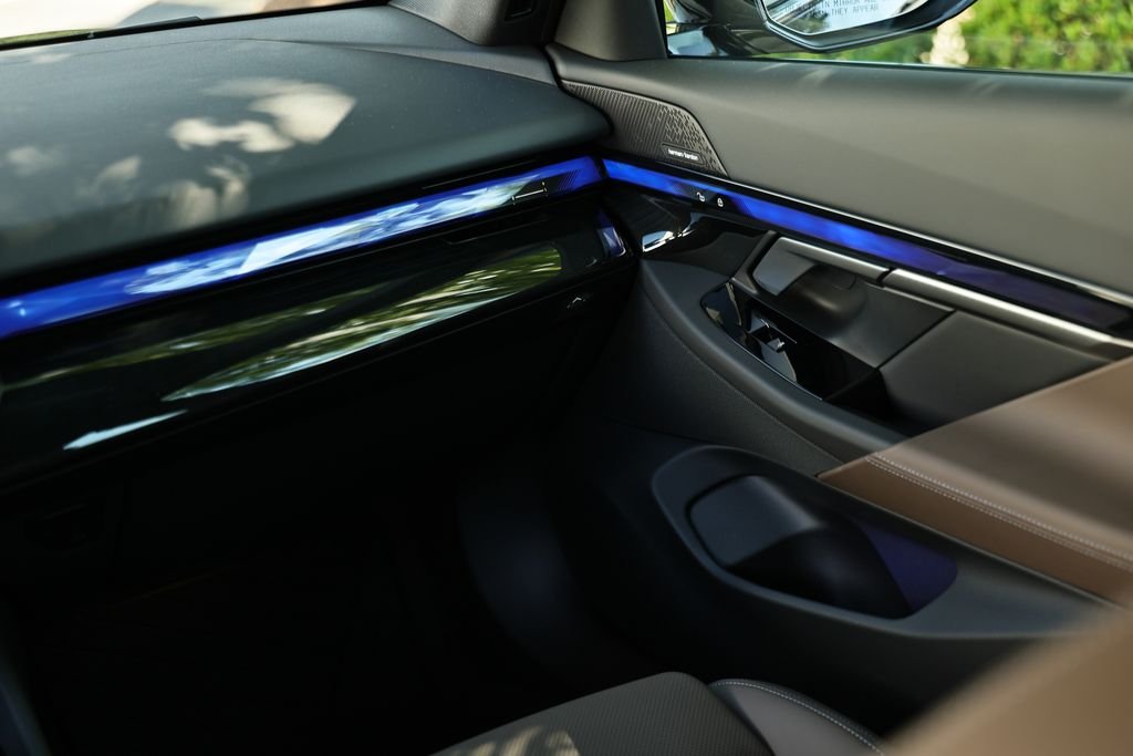 2027 BMW 5 Series 530i - Photo 28