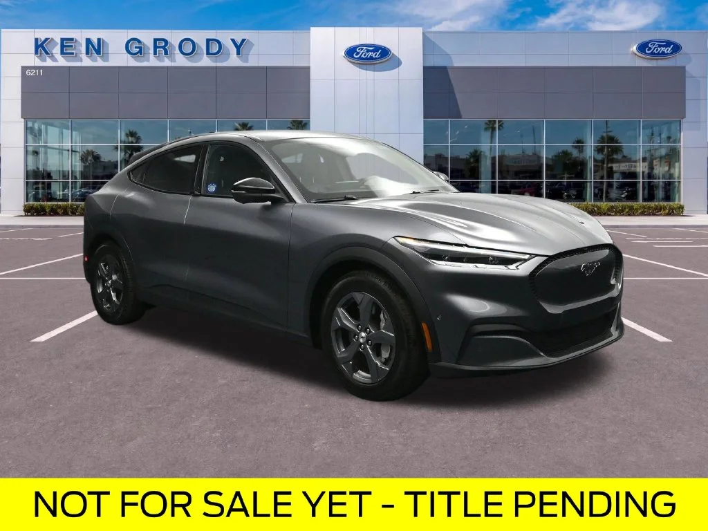 Used 2023 Gray Ford Select image 1