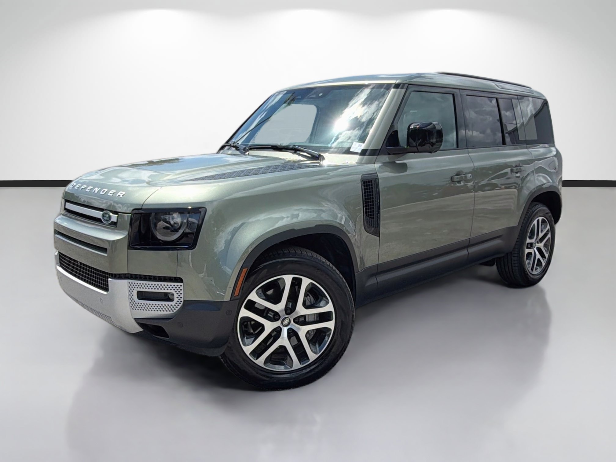 Certified Used 2025 Pangea Green Metallic Land Rover S image 1