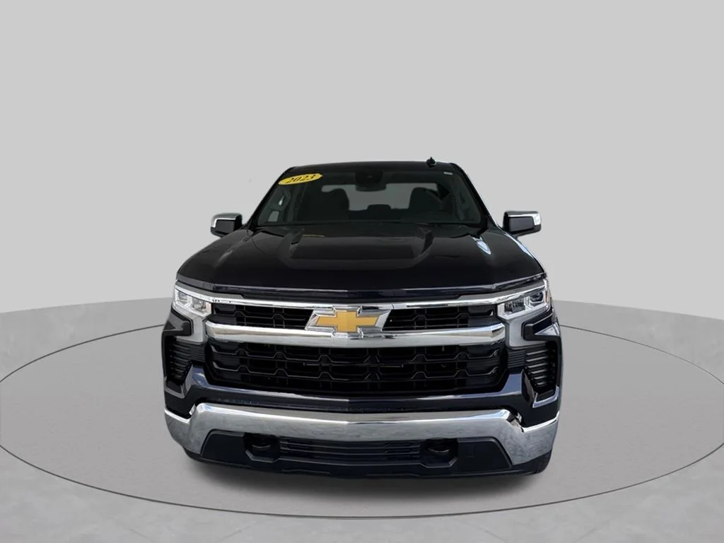 Used 2023 Gray Chevrolet LT image 3
