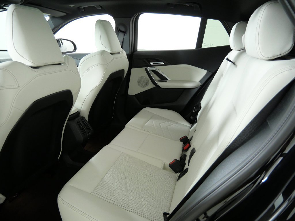 New 2027 Black Sapphire Metallic BMW xDrive28i image 30