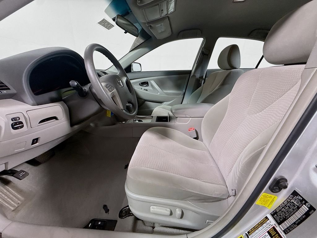 Used 2011 Silver Toyota  image 19