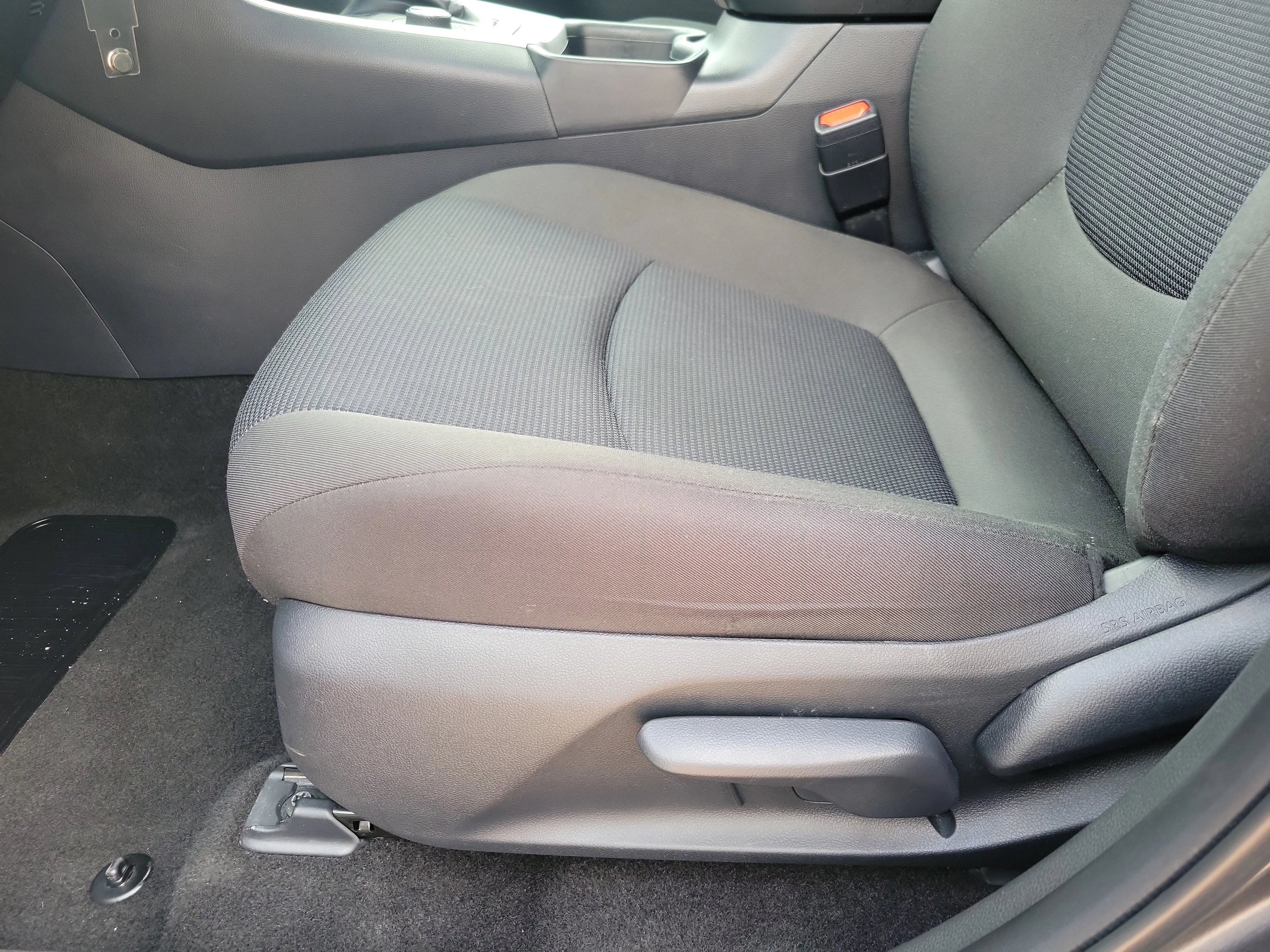 2025 Toyota RAV4 LE - Photo 6