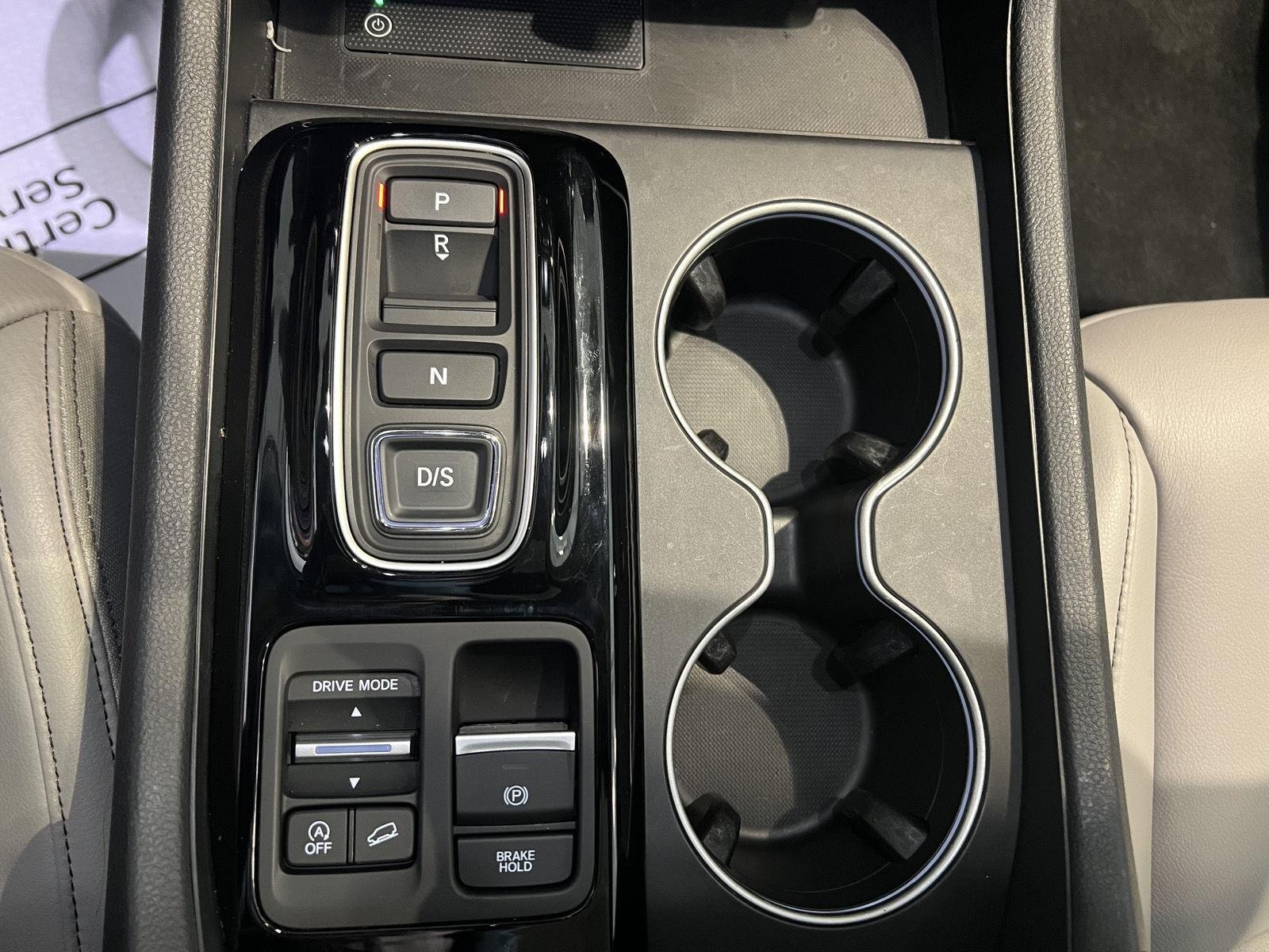 Used 2024 Platinum White Pearl Honda Touring image 17