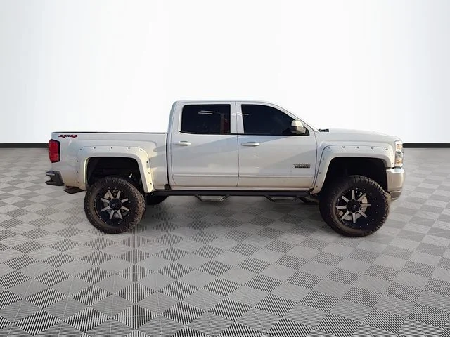 Used 2018 Summit White Chevrolet LT image 5