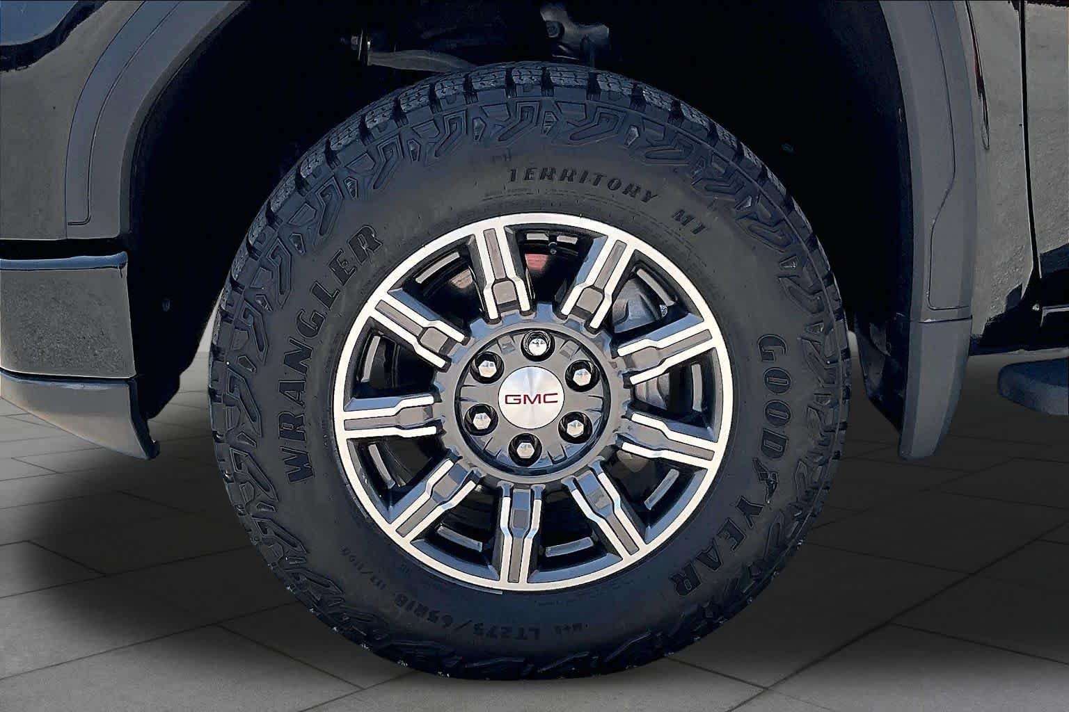 Used 2024 Onyx Black GMC AT4 image 11