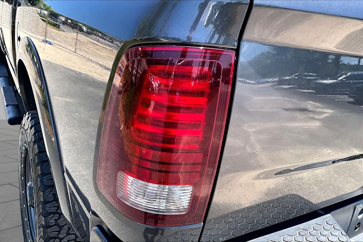 Used 2018 Granite Crystal Metallic Clearcoat Ram Laramie image 28
